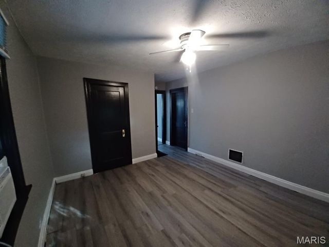 8328 Strathmore Place, Jennings, MO 63136