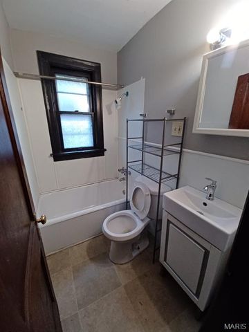 8328 Strathmore Place, Jennings, MO 63136