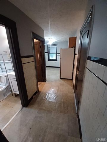 8328 Strathmore Place, Jennings, MO 63136