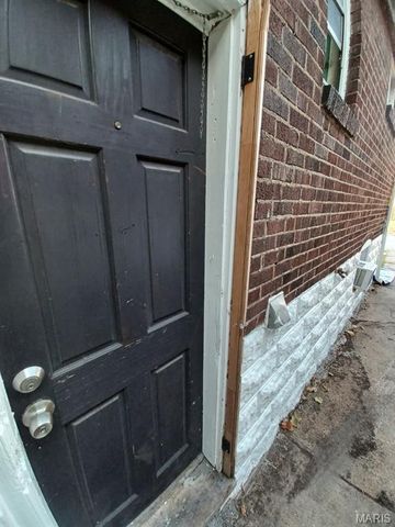 8328 Strathmore Place, Jennings, MO 63136