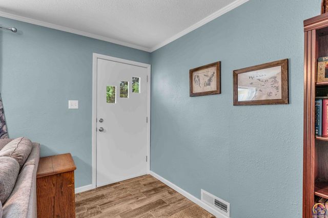 3925 N Kansas AVE, Topeka, KS 66617