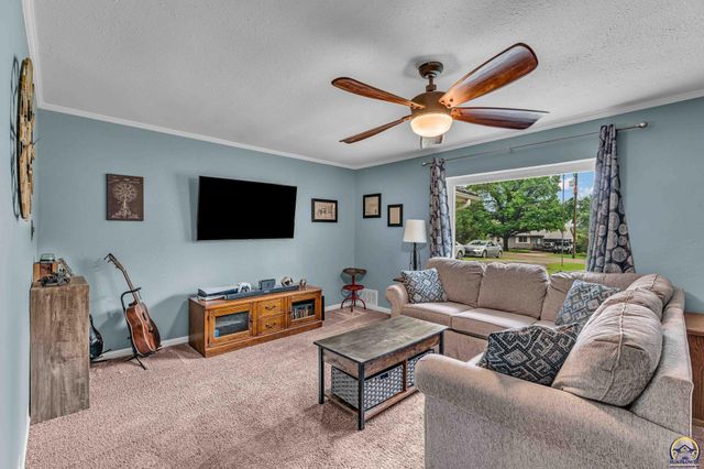 3925 N Kansas AVE, Topeka, KS 66617