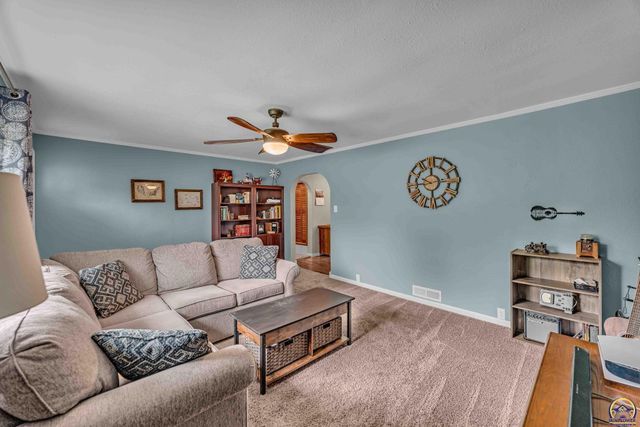 3925 N Kansas AVE, Topeka, KS 66617