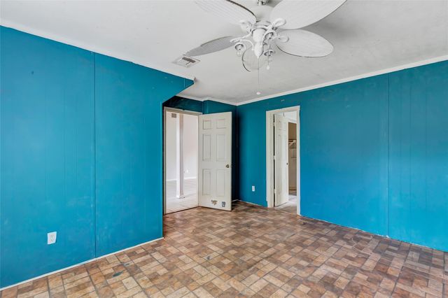 906 N Chamfer Way, Crosby, TX 77532