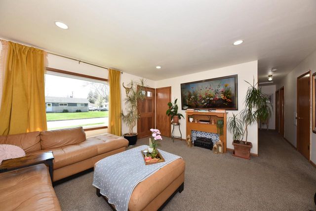 3200 Birchwood AVENUE, Milwaukee, WI 53221