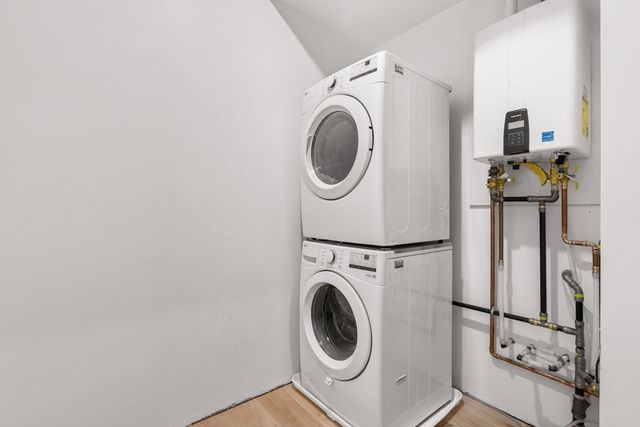 47 Condor 203, Boston, MA 02128