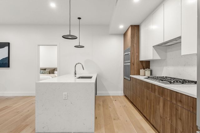 47 Condor 203, Boston, MA 02128