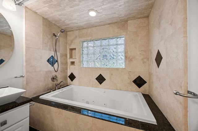 10310 Mayfield Road, Houston, TX 77043