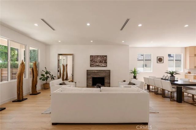 5817 Cantaloupe Avenue, Valley Glen, CA 91401