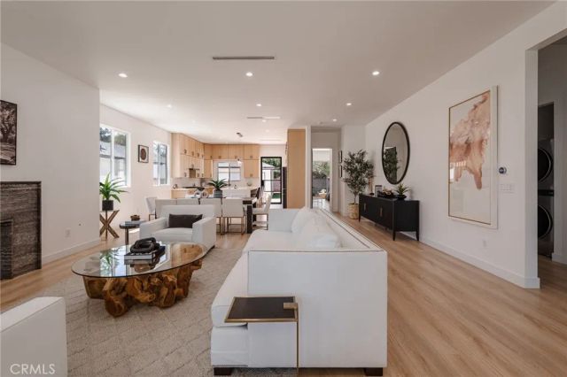 5817 Cantaloupe Avenue, Valley Glen, CA 91401