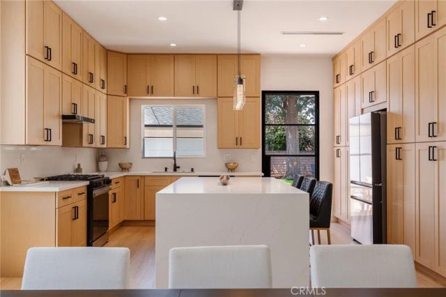 5817 Cantaloupe Avenue, Valley Glen, CA 91401