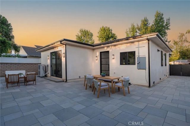 5817 Cantaloupe Avenue, Valley Glen, CA 91401