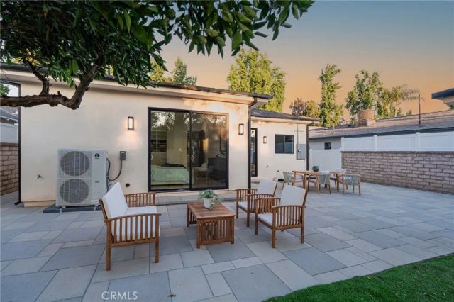5817 Cantaloupe Avenue, Valley Glen, CA 91401