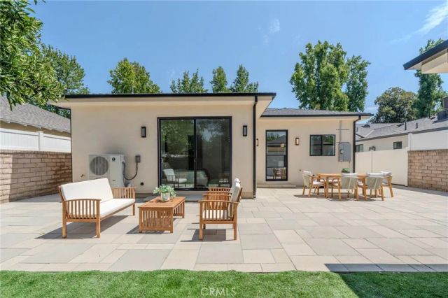 5817 Cantaloupe Avenue, Valley Glen, CA 91401