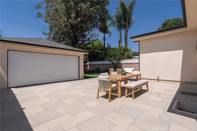 5817 Cantaloupe Avenue, Valley Glen, CA 91401