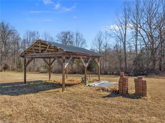 6880 Big Tree Lane, Liberty, NC 27298