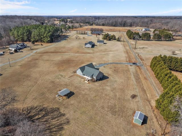 6880 Big Tree Lane, Liberty, NC 27298