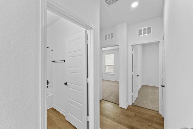 1512 Whistlers Way, Marion, TX 78124