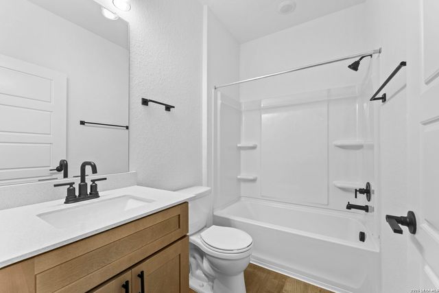 1512 Whistlers Way, Marion, TX 78124