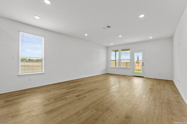 1512 Whistlers Way, Marion, TX 78124