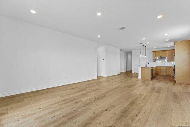 1512 Whistlers Way, Marion, TX 78124