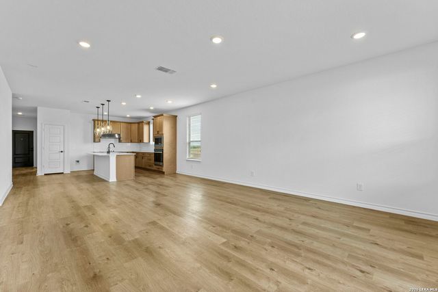 1512 Whistlers Way, Marion, TX 78124