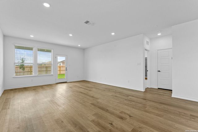 1512 Whistlers Way, Marion, TX 78124