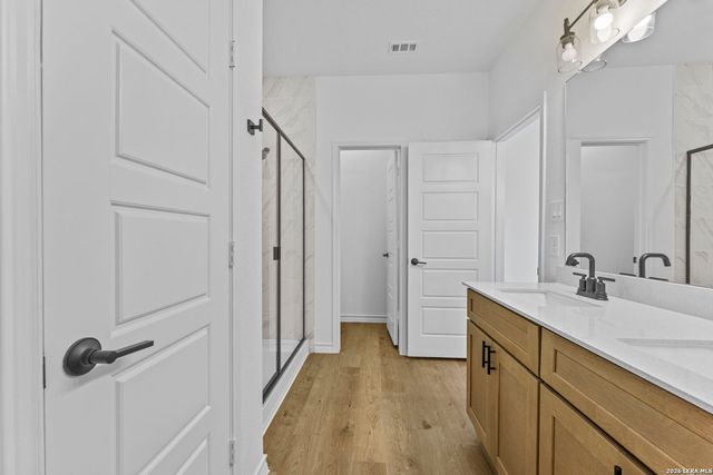 1512 Whistlers Way, Marion, TX 78124