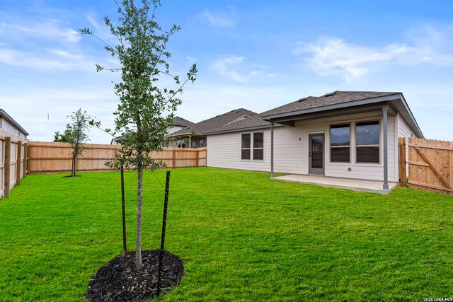 1512 Whistlers Way, Marion, TX 78124