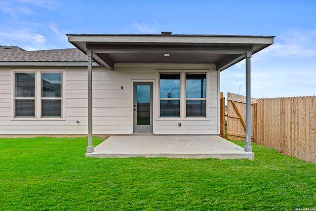 1512 Whistlers Way, Marion, TX 78124