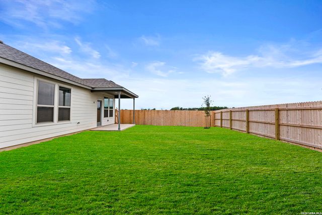 1512 Whistlers Way, Marion, TX 78124