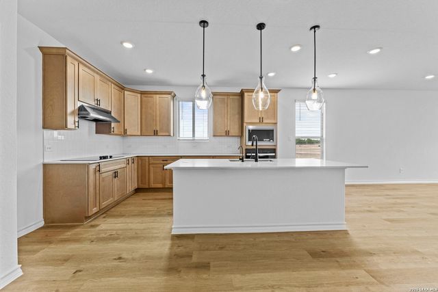 1512 Whistlers Way, Marion, TX 78124