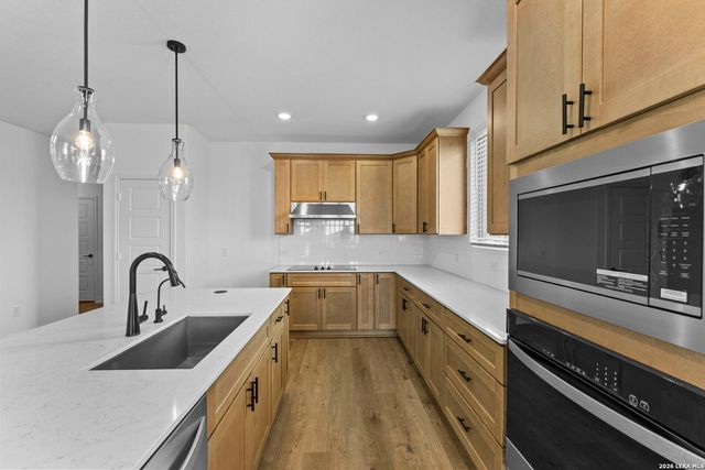 1512 Whistlers Way, Marion, TX 78124