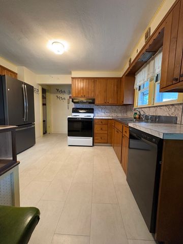 23 Keefe Avenue, Holyoke, MA 01040