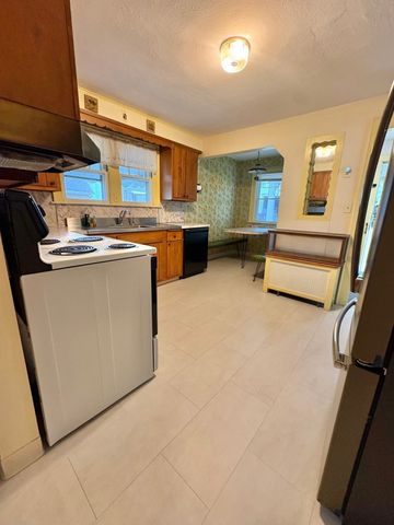 23 Keefe Avenue, Holyoke, MA 01040