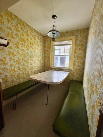 23 Keefe Avenue, Holyoke, MA 01040