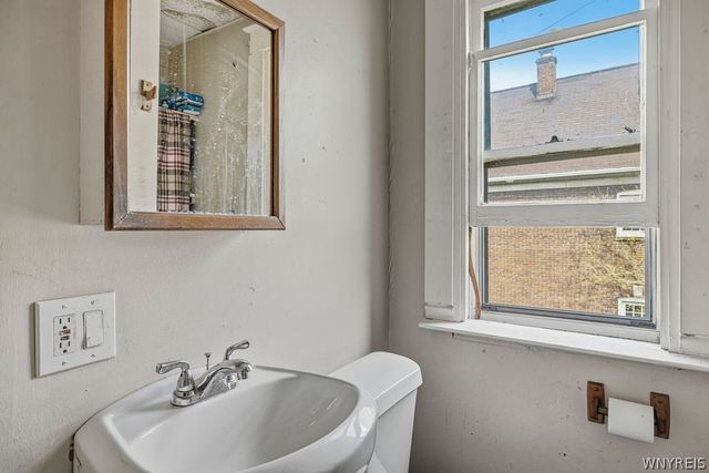 2233 Welch Avenue, Niagara Falls, NY 14303