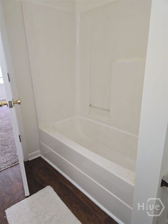 Image 9 of property listing at 9810 Whitfield Avenue A, Savannah, GA 31406