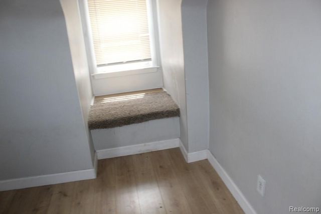 25974 Powers Avenue, Dearborn Heights, MI 48125