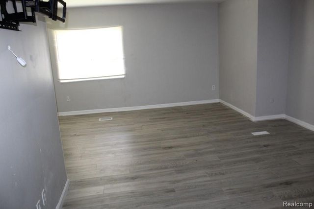 25974 Powers Avenue, Dearborn Heights, MI 48125