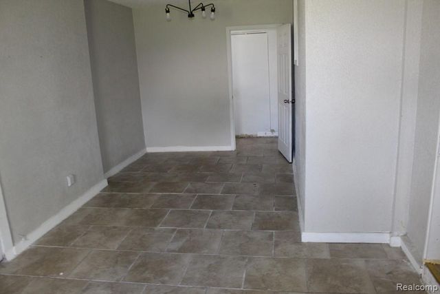 25974 Powers Avenue, Dearborn Heights, MI 48125