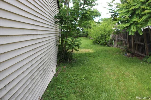 25974 Powers Avenue, Dearborn Heights, MI 48125