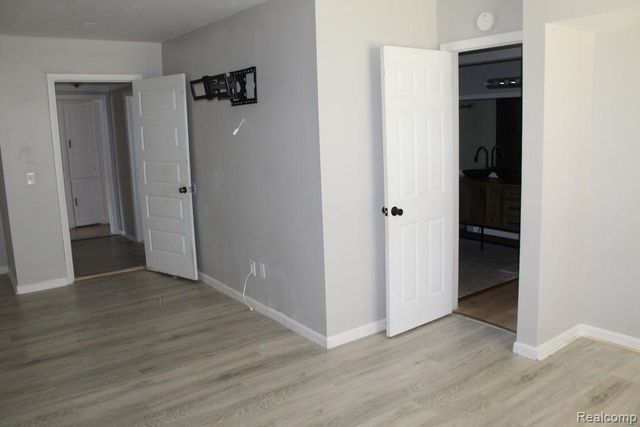25974 Powers Avenue, Dearborn Heights, MI 48125