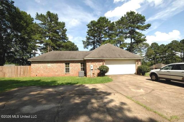 1 Pine Meadow Loop, Hattiesburg, MS 39402