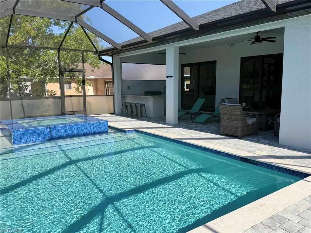 Image 3 of property listing at 3724 SW 3rd ST, Cape Coral, FL 33991