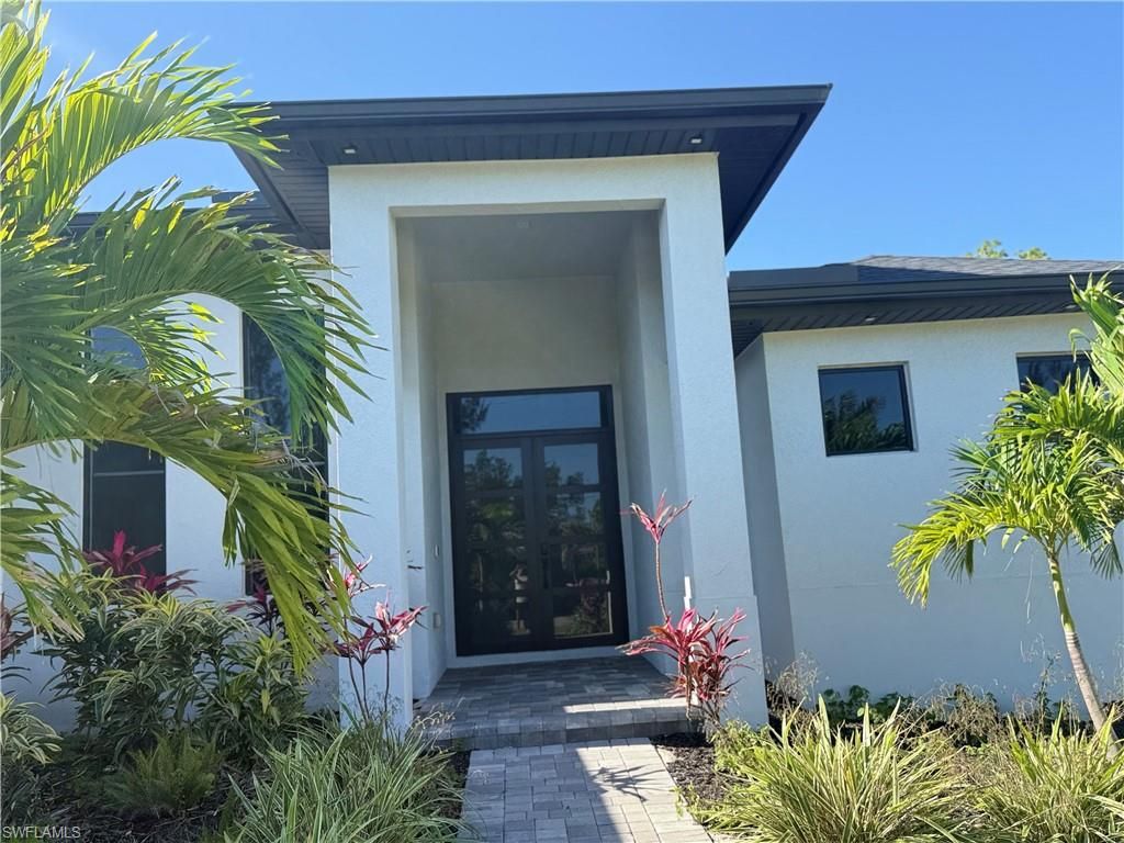 Image 8 of property listing at 3724 SW 3rd ST, Cape Coral, FL 33991