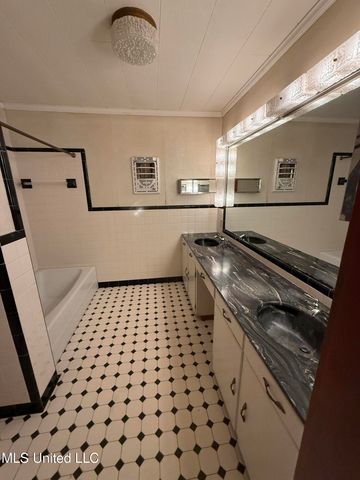 1085 Cherokee Street, Biloxi, MS 39530