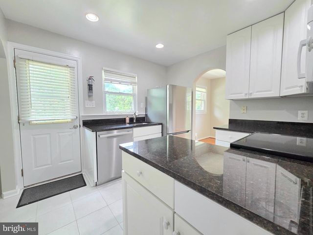 7020 QUANDER RD, Alexandria, VA 22307