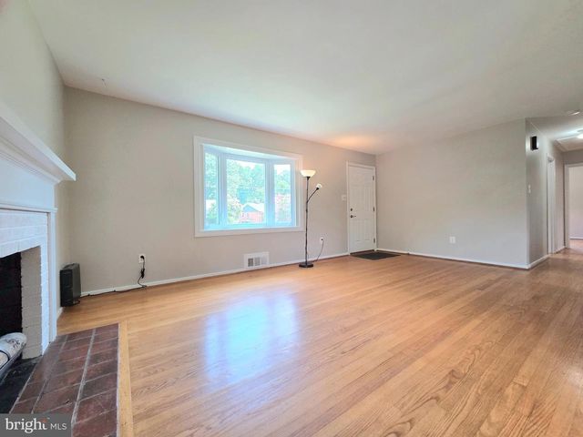 7020 QUANDER RD, Alexandria, VA 22307
