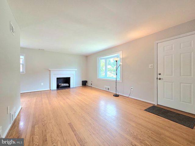 7020 QUANDER RD, Alexandria, VA 22307